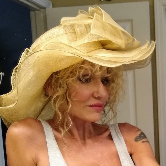 Beautiful natural fiber sun hat - Picture 4 of 5